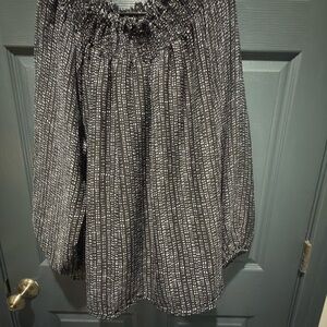 Women's Black and White Top